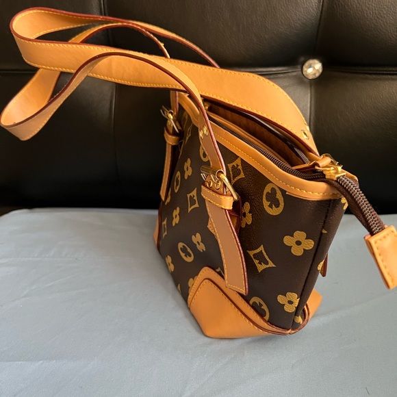 Cute handbag for sale - Picture 2 of 5